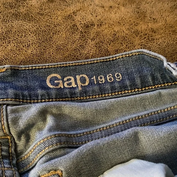 Women’s Gap 30” Resolution Slim Straight Denim Jean Shorts - Picture 4 of 5